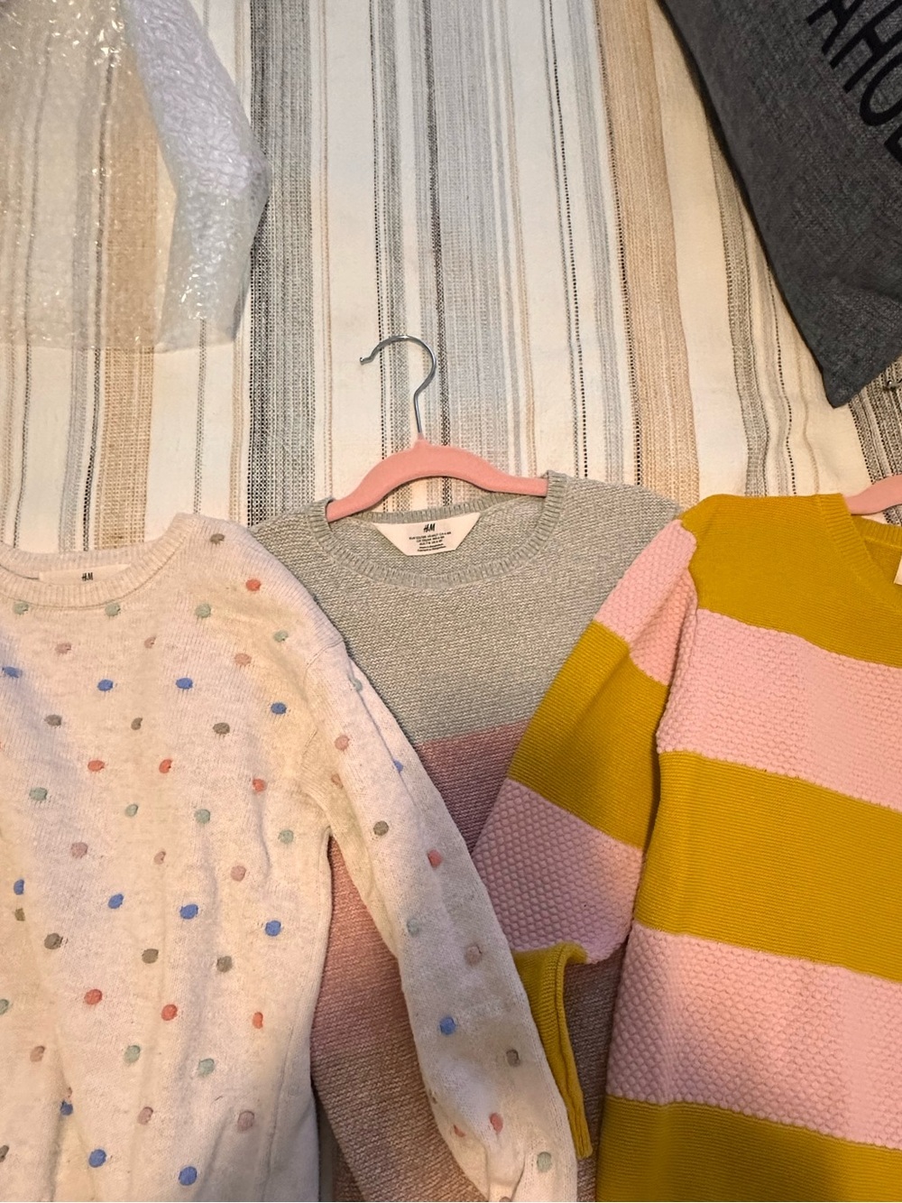 H&M set of three girls sweaters in size 6x/7. Excellent condition.